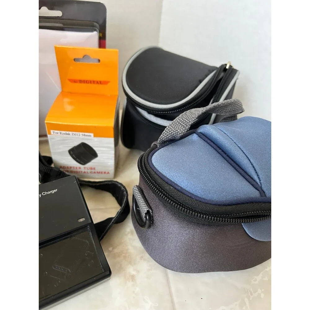 Bundle Kodak EasyShare P712 7.1MP Digital Camera with 12x Optical Zoom
